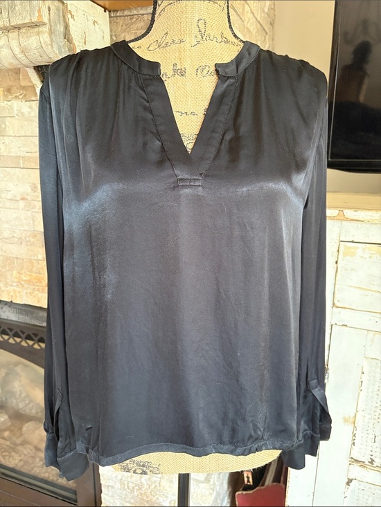 Nation LTD Tops - Nation LTE LA black v-neck long sleeve blouse viscose and rayon side slit